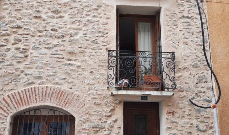 Restauration d'une façade en pierre à Saint Jean Pla de Corts.