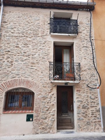 Restauration d'une façade en pierre à Saint Jean Pla de Corts.