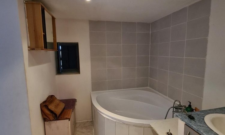 Avant les travaux d'adaptation d'une salle de bain PMR à Villelongue-Dels-Monts